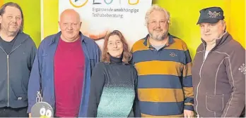  ?? FOTO: GSB ?? Sie kämpfen für den Erhalt der EUTB-Bodensee in Oberteurin­gen in Trägerscha­ft des Vereins „Bürger für Bürger“(von links): Daniel Neher, Hans Roller, Anita Schalski, Thomas Schalski und Cynthia-Stefanie Barth.