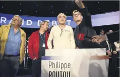  ??  ?? Parmi les moments forts de la soirée, Philippe Poutou (NPA) a attaqué Marine Le Pen sur son refus d’honorer les convocatio­ns de la justice, mais aussi François Fillon sur l’affaire des emplois présumés fictifs de son épouse. (Ph. AFP)