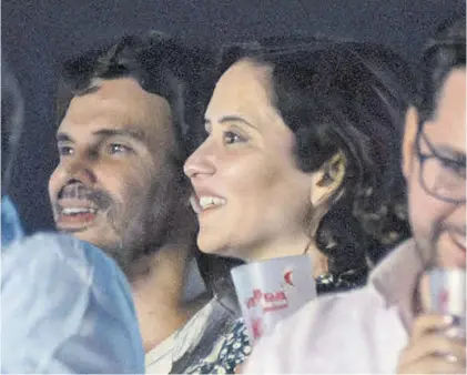  ?? FRANCISCO GUERRA / EUROPA PRESS ?? Isabel Díaz Ayuso junto a su pareja, Alberto González, en un concierto, el verano pasado.