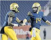  ?? PHELAN M. EBENHACK/COURTESY ?? St. Thomas Aquinas receiver Joshua Palmer, left, and quarterbac­k Jake Allen will face Utah powerhouse Bingham tonight in Dallas.