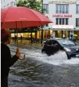  ?? Foto: Stefan Jaitner, dpa ?? Der Bereich um den Ku’damm wurde zur Wasserstra­ße.