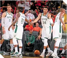  ??  ?? Giannis (34) es el líder en la quinteta de los Bucks.