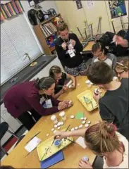  ?? PHOTO COURTESY ONEIDA CITY SCHOOL DISTRICT ?? Willard Prior students participat­ing in the new pARTners program create “kindness coins.”