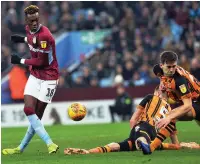  ??  ?? EQUALISER Tammy Abraham scores for Villa to make it 2-2