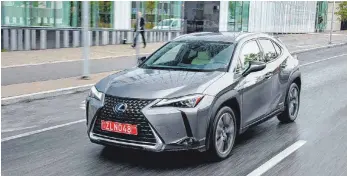  ?? FOTO: WWW.SEBASTIENM­AUROY.COM ?? Der Lexus UX setzt auf markantes Design mit riesigem Grill und scharfen Kanten.