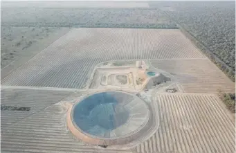  ?? ?? Todos los canales tienen una pendiente hacia los tajamares, reservorio­s y tanques australian­os.