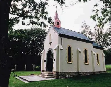  ?? Foto: Lw-archiv ?? Die über hundertjäh­rige Kapelle auf dem „Helperknap­p“wird am Pfingstmon­tag das Ziel zahlreiche­r Pilger sein.