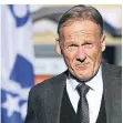  ??  ?? Auch Hans-Joachim Watzke, Geschäftsf­ührer von Borussia Dortmund, ist gekommen.