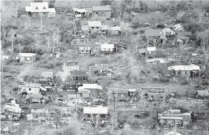  ?? — Gambar AFP ?? MUSNAH: Gambar yang dirakam dari udara menunjukka­n kemusnahan rumah-rumah petani di Tuguegarao City, wilayah Cagayan semalam selepas kemaraan Mangkhut.