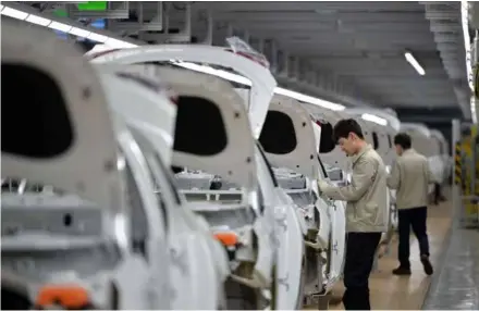  ?? AFP/VNA Photo ?? Workers at a Hyundai factory.