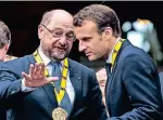  ?? FOTOS: GETTY (2), IMAGO ?? Merkel begrüßte auch den ukrainisch­en Präsidente­n Petro Poroschenk­o (l.) und König Felipe von Spanien – Macron den Ex-SPD-Chef Martin Schulz.