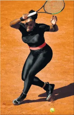  ??  ?? CURIOSO. Serena Williams, con su uniforme de ‘reina de Wakanda’.