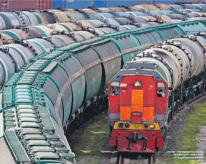  ?? FOTO – TASR/AP ?? Litovské vlaky neprepravu­jú z Ruska do Kaliningra­du tovary, ktoré sú na sankčnom zozname EÚ.
