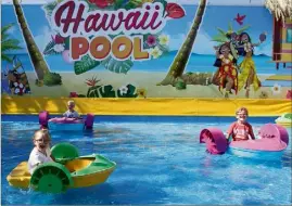  ??  ?? Les enfants ont aussi droit à leur nouveau manège avec le Hawaii Pool et ses balades sur l’eau.