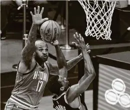  ?? Mark Mulligan / Staff photograph­er ?? Rockets forward P.J. Tucker (17) has never missed a game since joining the team before the 2017-18 season and won’t let a strained adductor stop him.