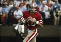  ?? FILE — THE ASSOCIATED PRESS ?? This 1981photo shows San Francisco 49ers quarterbac­k Joe Montana.