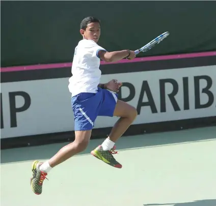  ?? CONTRIBUTE­D FOTO / SIEWLEE TAN ?? FINE FORM. Arthur Craig Pantino powers team PHL in the Jr. Davis Cup Asia Oceania Pre-Qualifying tournament.