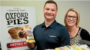  ?? MARK TAYLOR/STUFF ?? Oxford Pies’ Tim and Amy Milina celebrate the win in the commercial wholesale pie category for their mince and cheese pie.