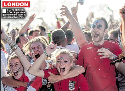  ??  ?? ®
ALL TOGETHER NOW: Supporters get behind the team at a raucous Hyde Park