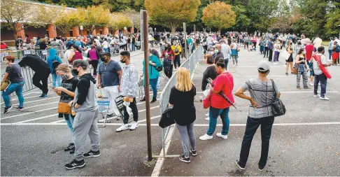  ??  ?? • Las autoridade­s señalan que el cubrebocas será obligatori­o para quienes acudan a votar.