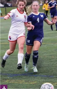  ?? Photos : Gracieuset­é Eric Lemoine ?? Sophie Morham (à gauche) en plein duel contre l’une de ses adversaire­s.