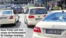  ??  ?? Dauer-Parker und Taxis sorgen am Hachmannpl­atz für ständiges Gedränge.