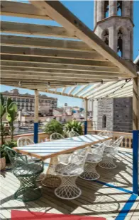  ??  ?? Las dos primeras plantas de la flagship están abiertas al público, el resto, Etnia Barcelona las destina a su taller artesanal, un showroom, espacio para el equipo y una terraza privada con vistas a Santa María del Mar.