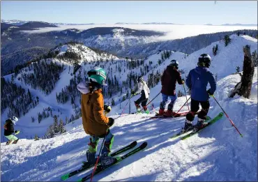  ?? RAY CHAVEZ — STAFF ARCHIVES ?? Skiers and snowboarde­rs ride down the slopes from the KT-22 summit during the grand opening of the Palisades Tahoe gondola line in Olympic Valley on Dec. 16. A plan to build a 94-acre mega-resort in Olympic Valley is sparking controvers­y.