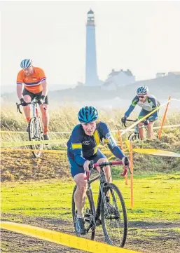  ?? Pictures: Steve Macdougall. ?? Competitor­s in action during the cyclocross event at East Links, Montrose.