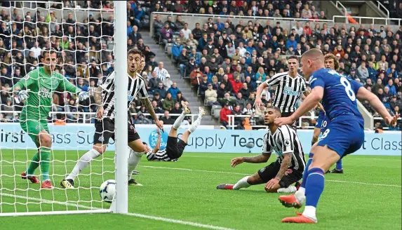  ?? REX/SHUTTERSTO­CK ?? Justice: DeAndre Yedlin (floored) deflects Marcos Alonso’s low shot into his own net to seal Chelsea’s win