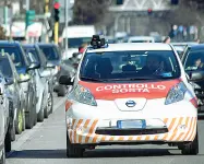  ??  ?? La sosta Un’auto speciale rileva infrazioni legate al parking