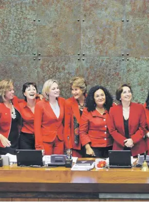  ??  ?? En Chile, las diputadas de todos los partidos han conformado bancadas en la Cámara para impulsar medidas a favor de las mujeres.