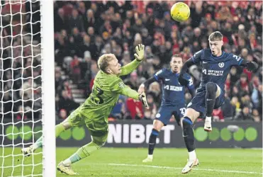  ?? ?? Middlesbro­ugh goalkeeper Tom Glover dives to deny Chelsea midfielder Cole Palmer