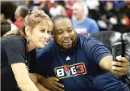  ?? GETTY IMAGES ?? Nancy Lieberman and a Big3 fan.