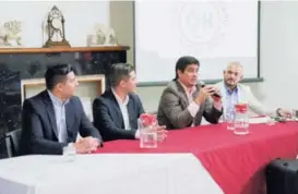  ?? MARCELA BERTOZZI ?? Carlos Alvarado junto al diputado electo Steven Núñez, el pastor Debby Chávez y el moderador Eduardo Reyes.