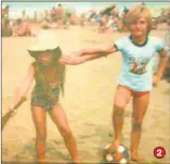  ??  ?? ALBUM. 1 y 2. Recuerdo de vacaciones, junto a su hermana Karina. La adora; no así a su padres con quienes no se habla. 3. Karina y una torta que le hizo con el retrato de Friedman, ídolo de Milei.