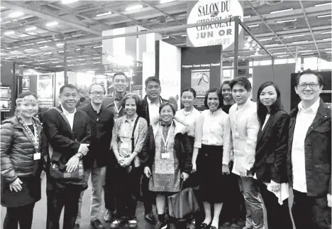  ??  ?? THE OFFICIAL delegation to the Salon du Chocolat pose before the Philippine booth along with PTIC-Paris Commercial Attache Froilan Pamintuan (third from left) and Eduardo Francisco of PTIC Paris (leftmost). The delegation includes (from left to right):...