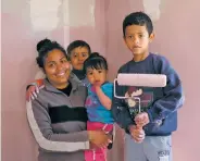  ?? PHOTO BY MORGAN SMITH ?? Yvette and with her three children, César, 8, Edwin, 7, and Mia, 2, will receive the house built recently in Juárez. She and the boys helped with the painting.