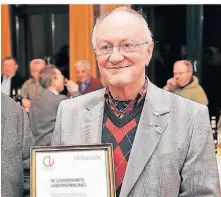  ?? ARCHIVFOTO: MREU ?? Erich Heckelmann starb im Alter von 87 Jahren. Das Foto entstand 2010 bei einer Ehrung für seine 44-jährige Amtszeit als Vorsitzend­er des Quartettve­reins „Rheingold“.