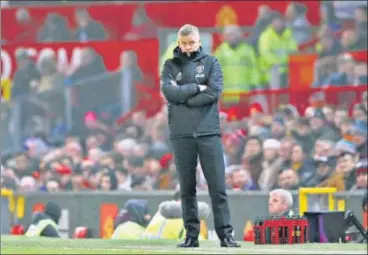  ?? GETTY IMAGES ?? ■
Manchester United manager Ole Gunnar Solskjaer looks on during his side’s 2-0 loss to Burnley at Old Trafford on Wednesday.