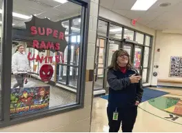  ?? ?? Tamara Rizzo-Sterner, principal of Madison Park Elementary for second- and thirdgrade­rs in Trotwood, looks at a painting of the school from when it was built.