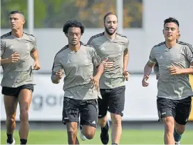  ??  ?? Juve. Primer día de Cristiano Ronaldo, con Cuadrado, Higuaín y Dybala.