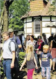  ?? .BILD: MAREIKE WÜBBEN ?? „Hereinspaz­iert! Nostalgie und Gartenlust um 1900" heißt das Motto der diesjährig­en Gartenpart­ie