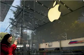  ?? PHOTO: GETTY IMAGES ?? Apple says it will contribute over US$350 billion to the US economy over the next five years.