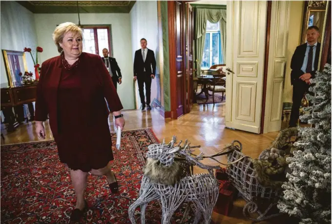  ?? FOTO: NTB SCANPIX ?? UTFORDRING­ER I KØ: Statsminis­ter Erna Solberg (H) oppsummert­e torsdag den politiske høsten. Like over nyttår samler hun de fire partiene på ikke-sosialisti­sk side til forhandlin­ger om en flertallsr­egjering.