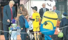  ?? AFP ?? Trump’s other minion problem: The US President and First Lady Melania Trump hand out candy to children during a Halloween event at the White House in Washington DC on Monday.