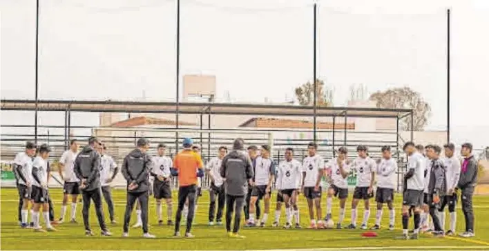  ?? /ARCHIVO ?? Dirigidos por el profesor Rodrigo Roque González, Petroleros saldrán a la cancha a ganar