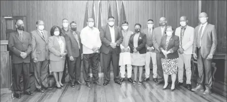  ??  ?? Sworn-in Mayors of the ten municipali­ties along with President Irfaan Ali, Ministers of Local Government Nigel Dharamlall and Anand Persaud and Gail Teixeira Minister of Governance and Parliament­ary Affairs