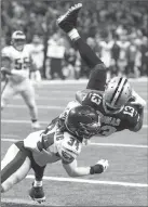  ?? The Associated Press ?? New Orleans Saints wide receiver Michael Thomas catches a TD against Philadelph­ia Eagles cornerback Cre’von LeBlanc in New Orleans, Sunday.