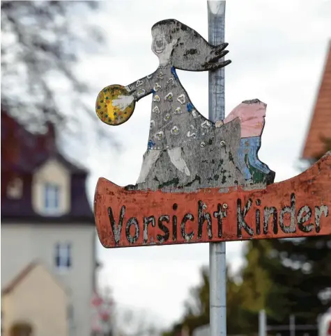  ?? Foto: Marcus Merk ?? Im Kinderheim in Reitenbuch, einem Ortsteil von Fischach im Kreis Augsburg, sollen über Jahrzehnte Kinder körperlich und seelisch missbrauch­t worden sein. Eine Kommis‰ sion der katholisch­en Kirche will die Vorfälle jetzt aufklären.